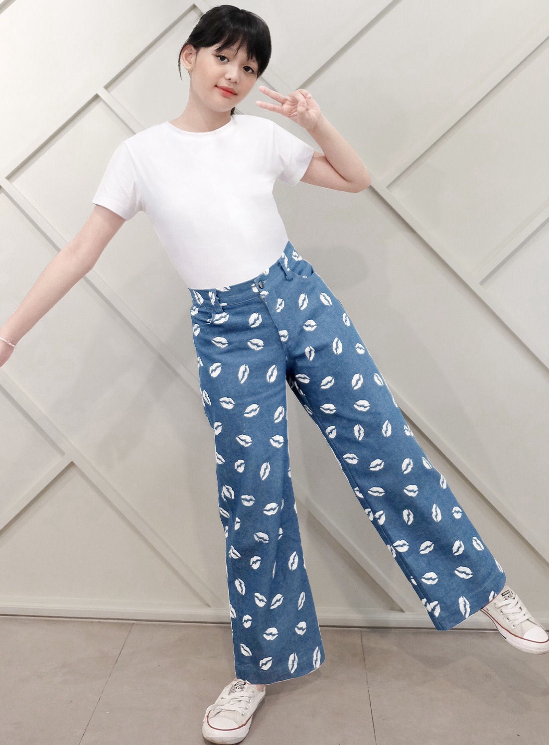 Lipssy Straight Denim