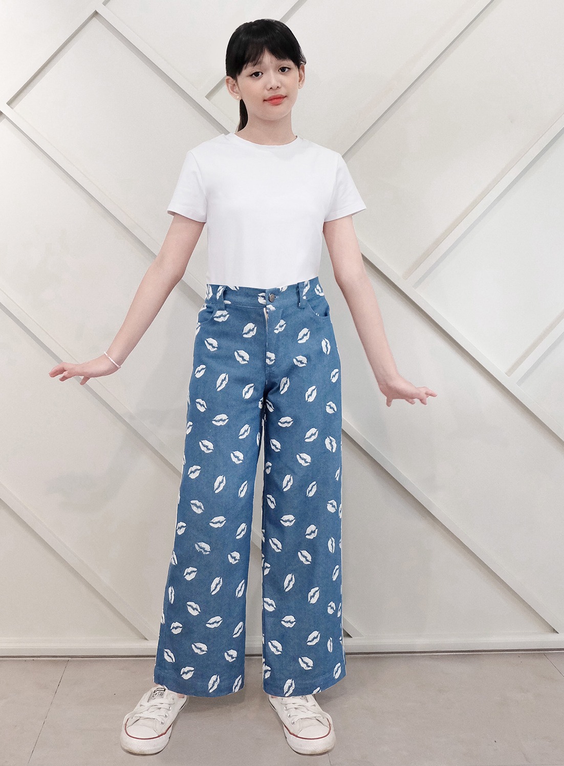 Lipssy Straight Denim