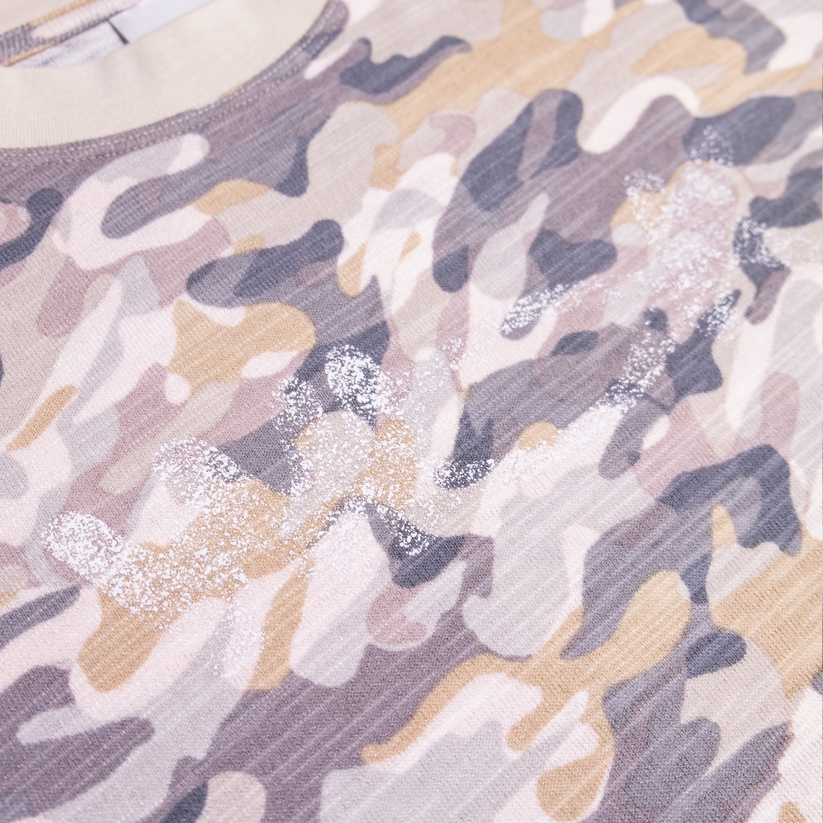 Camo ( Coral ) - Fitted tee