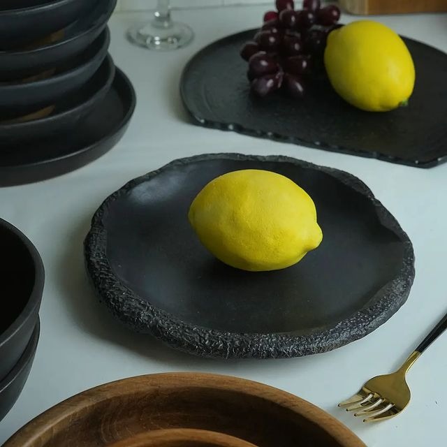 Munzterania Kuro Kobura Series Dinnerware set of 7