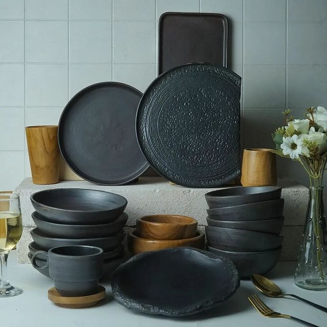 Munzterania Kuro Kobura Series Dinnerware set of 7