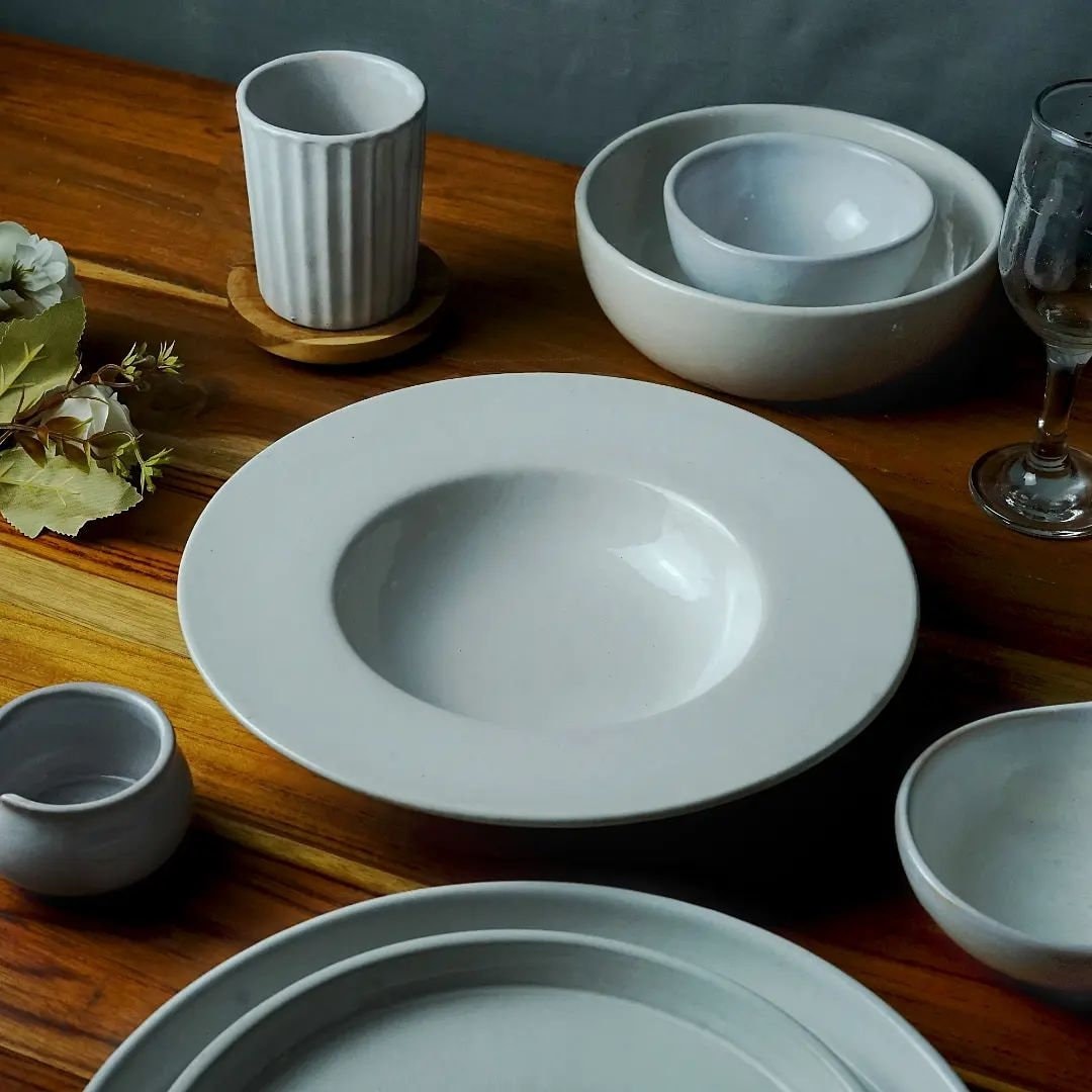 Munzterania Shiroi Series Dinnerware set of 8