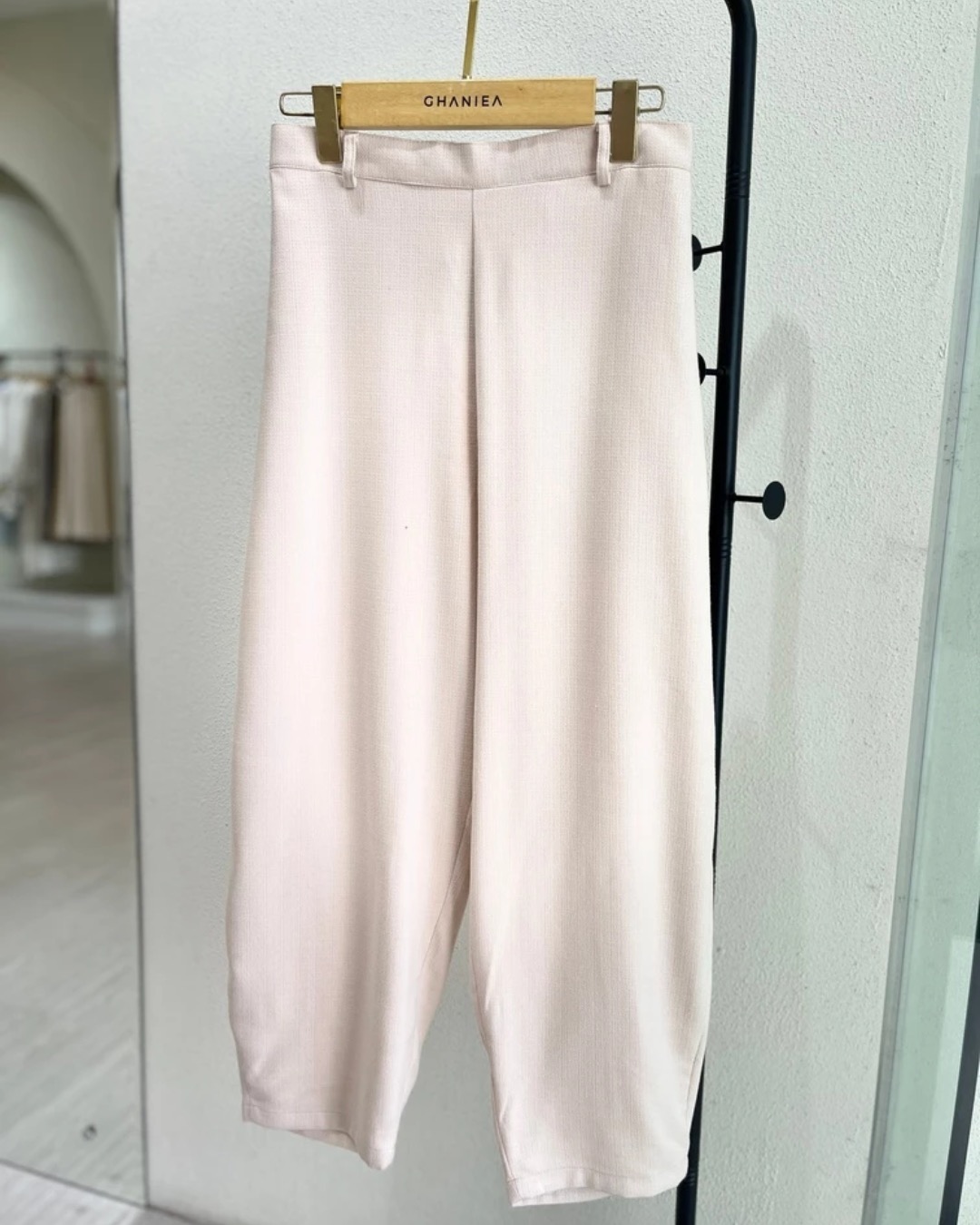 SARALACE SORI BARREL PANTS