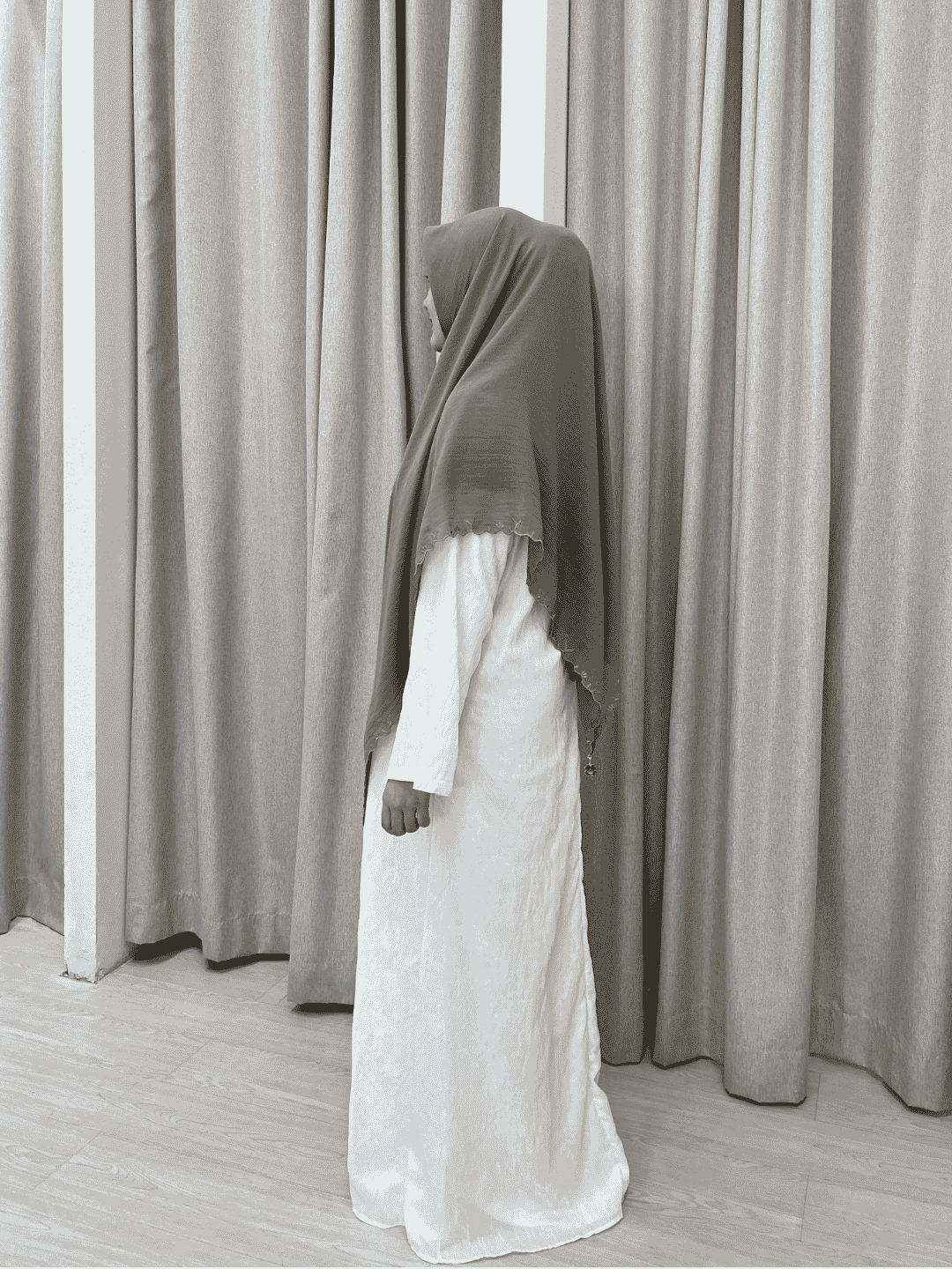 Ghaniea-LE JARDIN BASIC WHITE ABAYA