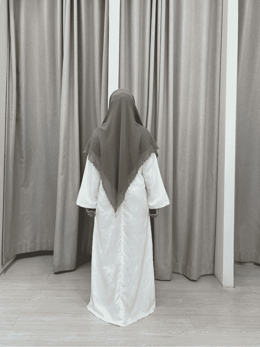 Ghaniea-LE JARDIN BASIC WHITE ABAYA