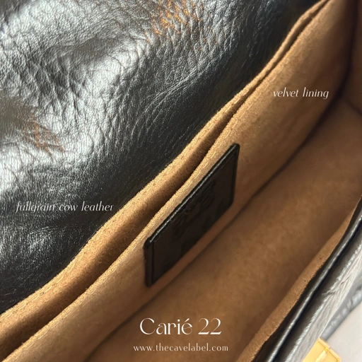 Image of CARIÉ 22 in Black