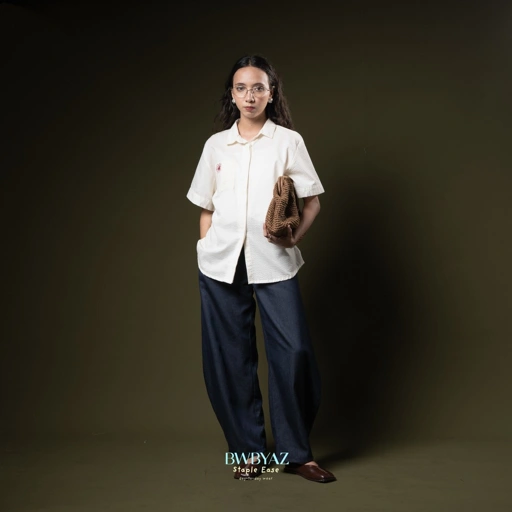 Image of BWBYAZ STAPLE EASE - Brielle Blooming Shirt Shortsleeve