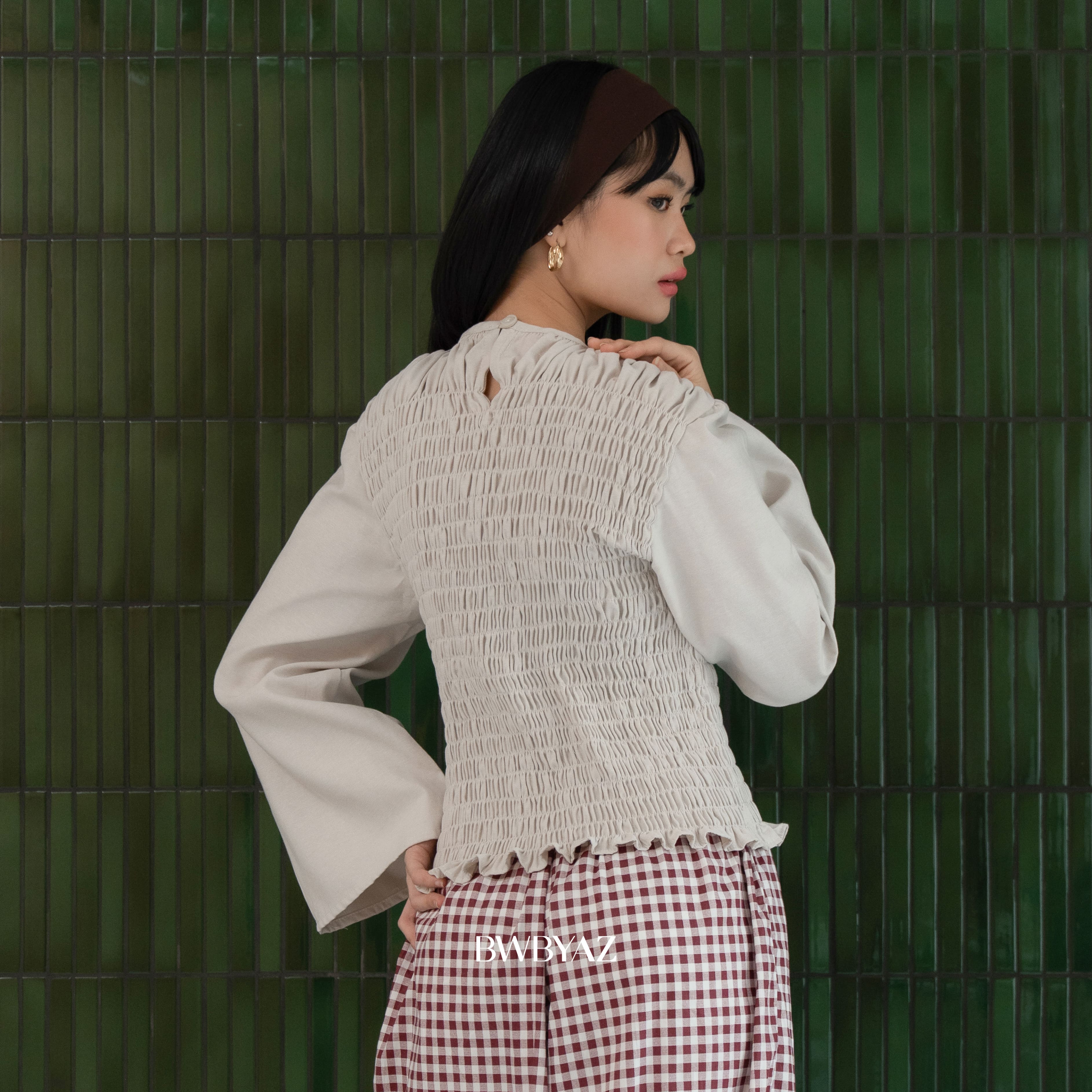 BWBYAZ - Illaya Shirred Blouse (READY STOCK)