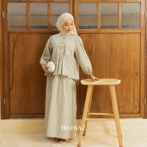 Image of BWBYAZ RONA JELITA JMFW COLLECTION - Seina Puffy Blouse