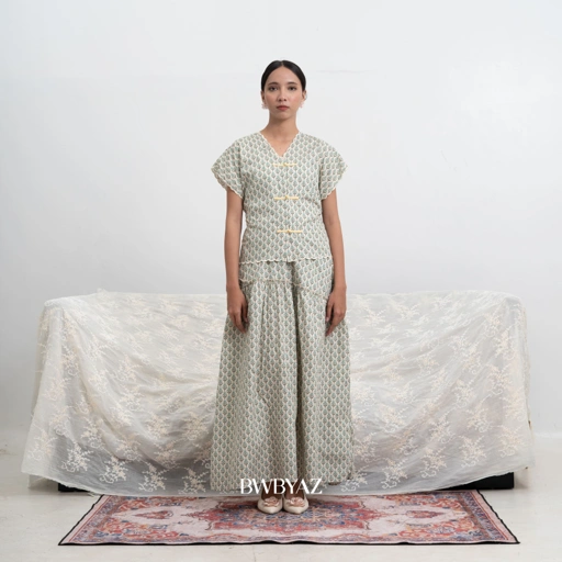 Image of BWBYAZ RONA JELITA JMFW COLLECTION - Zafrina Tie Vest (READY STOCK)