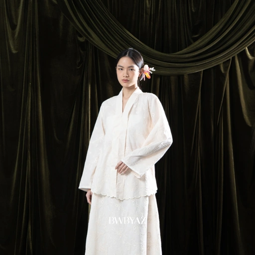 Image of BWBYAZ - PUSPA CITA RAYA - Nona Cantika Embroidery Kebaya (READY STOCK)