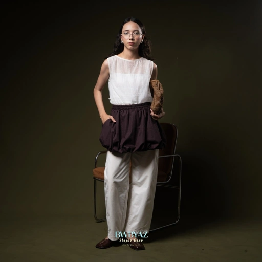 Image of BWBYAZ STAPLE EASE - LEONA BALOON SKIRT SHORT