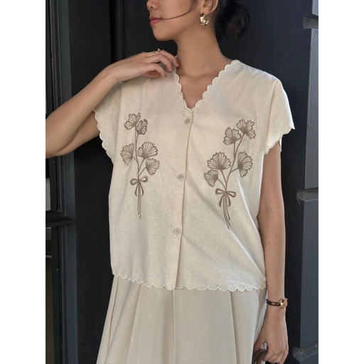 Image of BWBYAZ - Ayudia Embroidery Vest (READY STOCK)