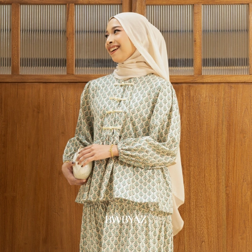 Image of BWBYAZ RONA JELITA JMFW COLLECTION - Seina Puffy Blouse