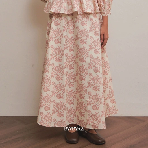 Image of BWBYAZ STAPLE EASE - ISLA FLOWER SKIRT