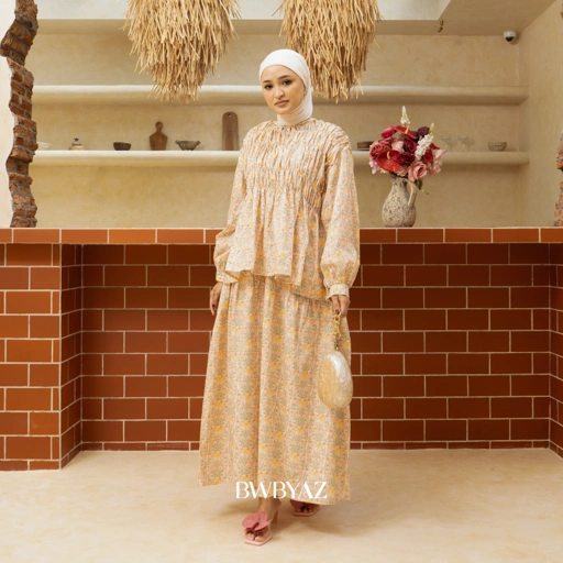 Image of BWBYAZ RONA JELITA JMFW COLLECTION - Tisara Shirred Blouse