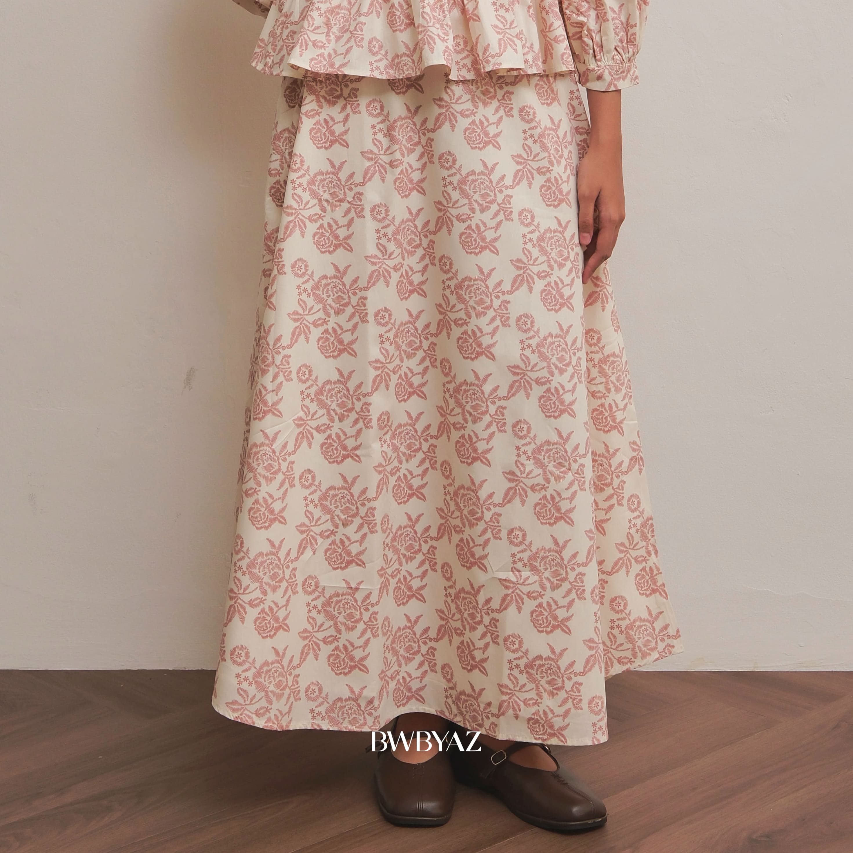 BWBYAZ STAPLE EASE - Isla Flower Skirt.