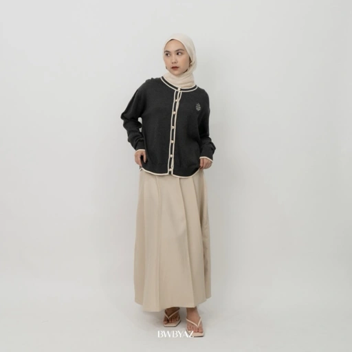Image of BWBYAZ - Chloe Embroidery Knit Cardigan.