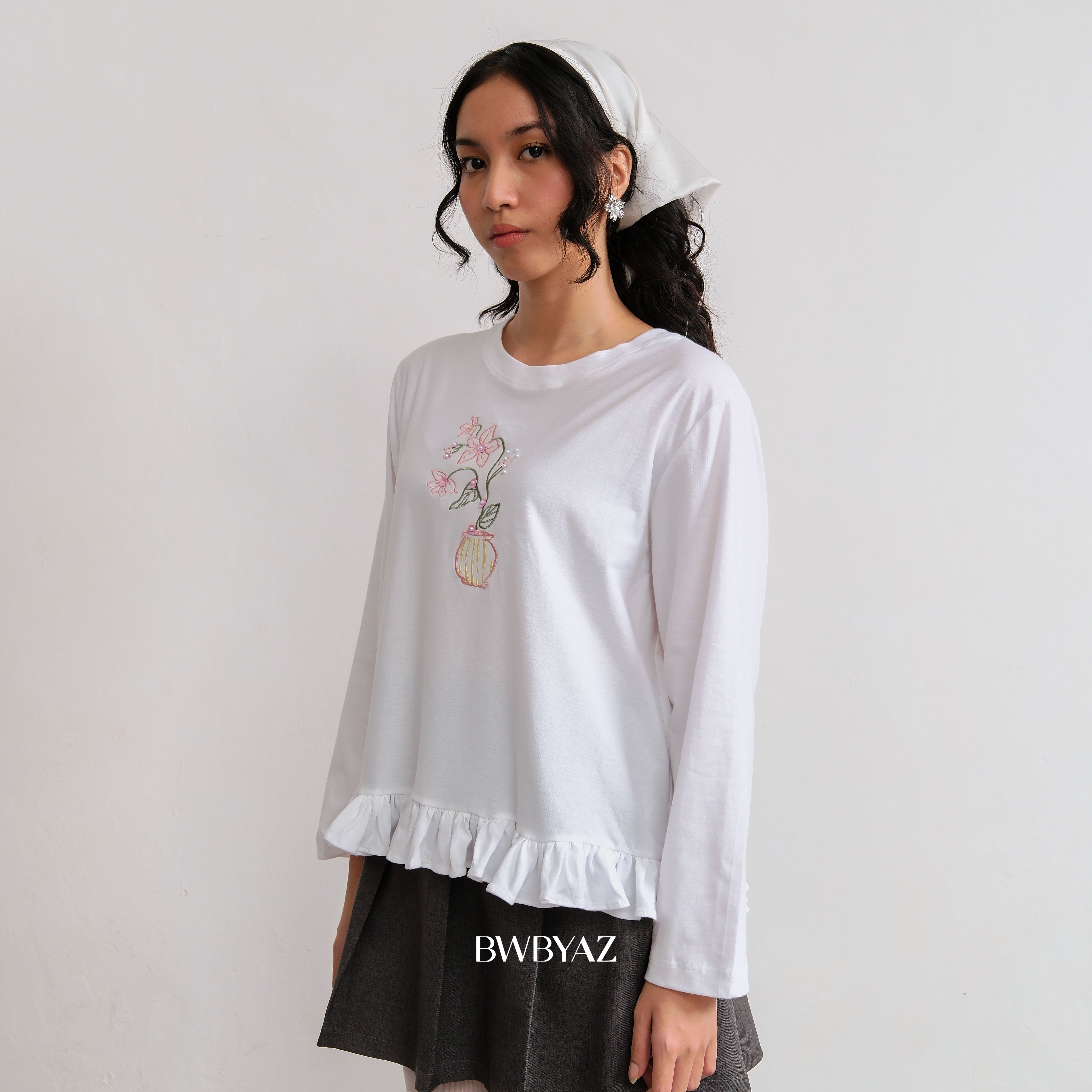 BWBYAZ - Ollie Embroidery Top Flutter & Bloom