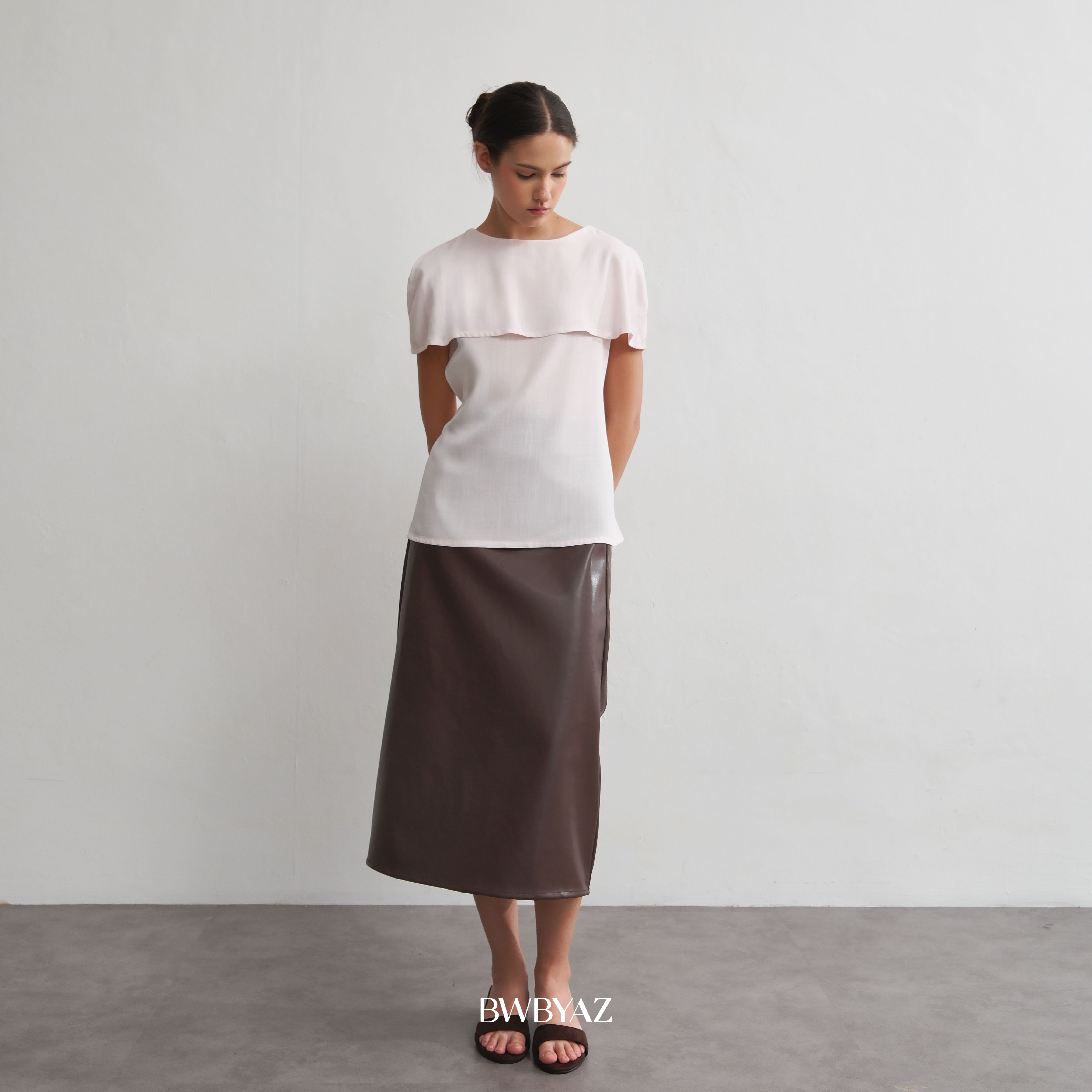 BWBYAZ - Emma Off Shoulder Top (READY STOCK)