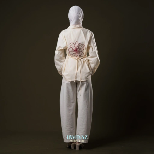 Image of BWBYAZ STAPLE EASE - Brielle Blooming Shirt Longsleeve (READY STOCK)