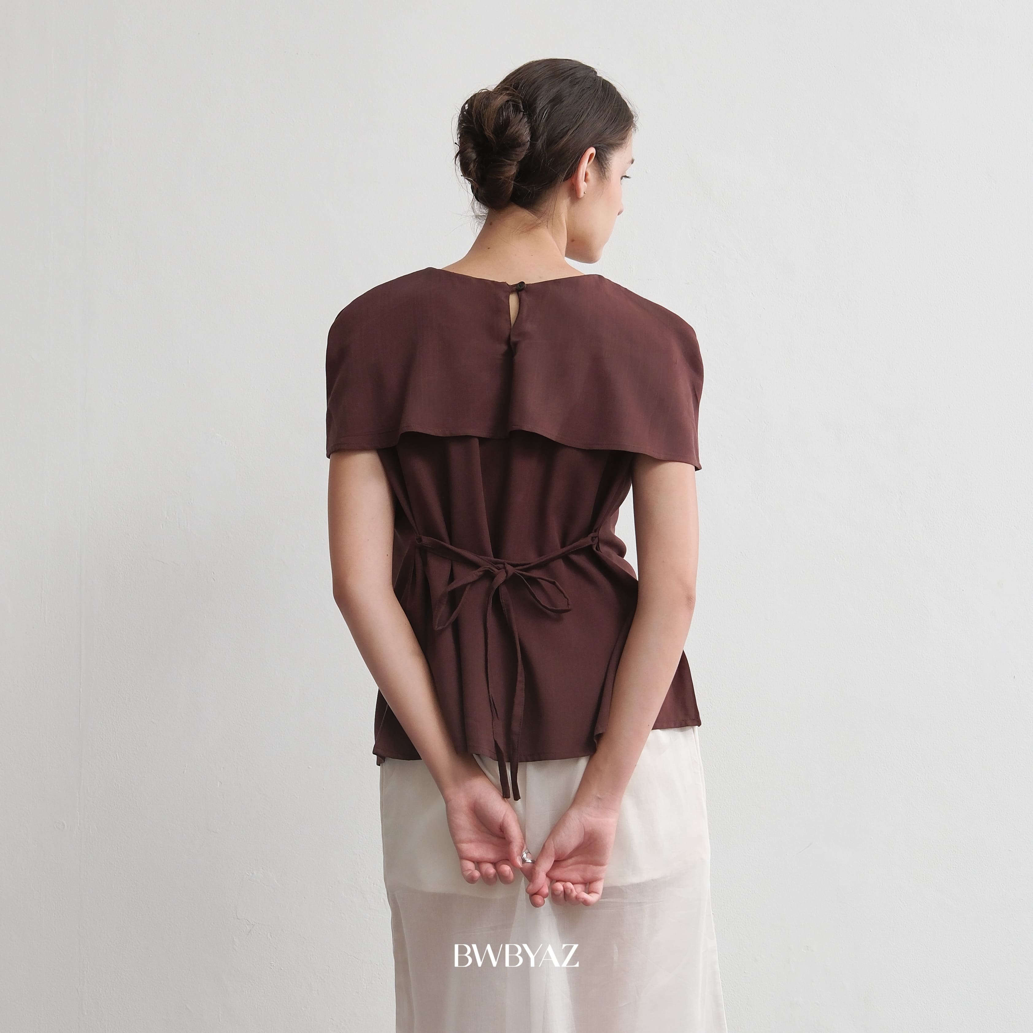 BWBYAZ - Emma Off Shoulder Top (READY STOCK)