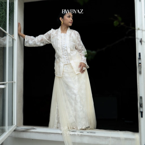 BWBYAZ - PUSPA CITA RAYA - Nona Ayuning Lace Kebaya (READY STOCK)