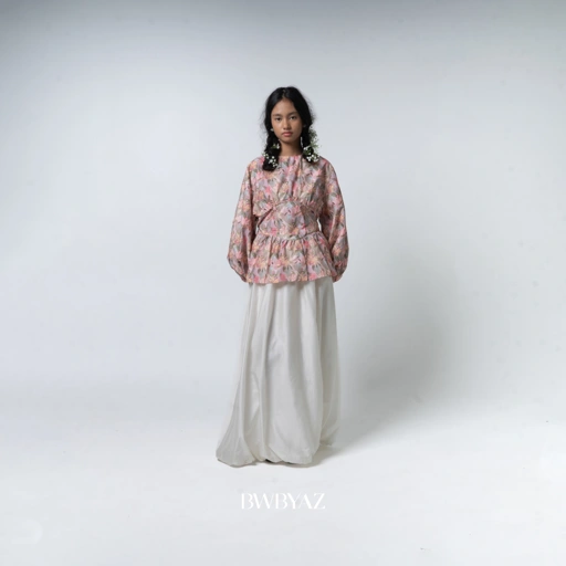 Image of BWBYAZ - PUSPA CITA RAYA - Nona Sarita Stagen Blouse