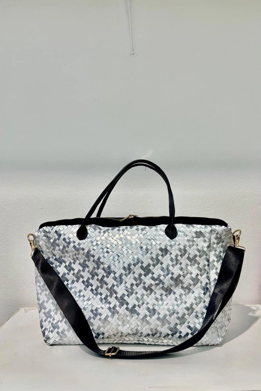 Image of Travel Bag - House Of Inang - Tas Anyaman / Upcycle / Ecobag / Tas Daur Ulang Recycle / Ramah Lingkungan / Ecofashion Sustainable / Handmade Fashion