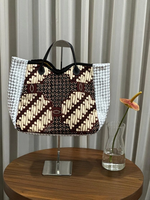 Image of Boho Large Batik  - House Of Inang - Tas Anyaman / Upcycle / Ecobag / Tas Daur Ulang Recycle / Ramah Lingkungan / Ecofashion Sustainable / Handmade Fashion