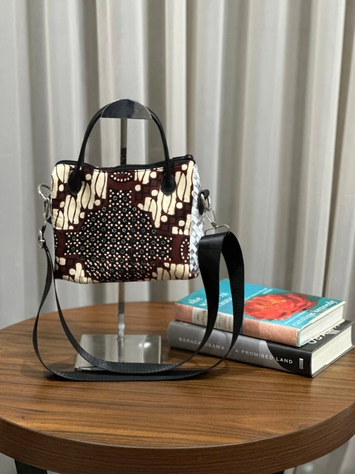 Image of Samira Batik  - House Of Inang - Tas Anyaman / Upcycle / Ecobag / Tas Daur Ulang Recycle / Ramah Lingkungan / Ecofashion Sustainable / Handmade Fashion