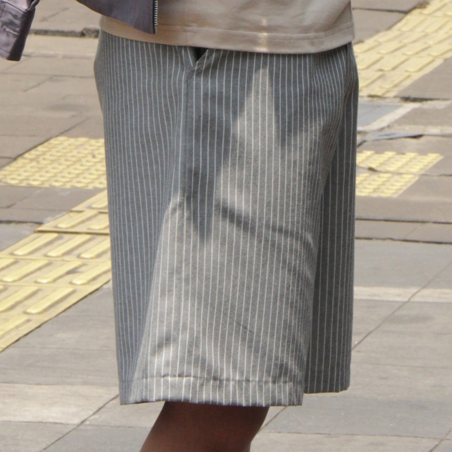 Celana Pendek Garis Oxford-Grey