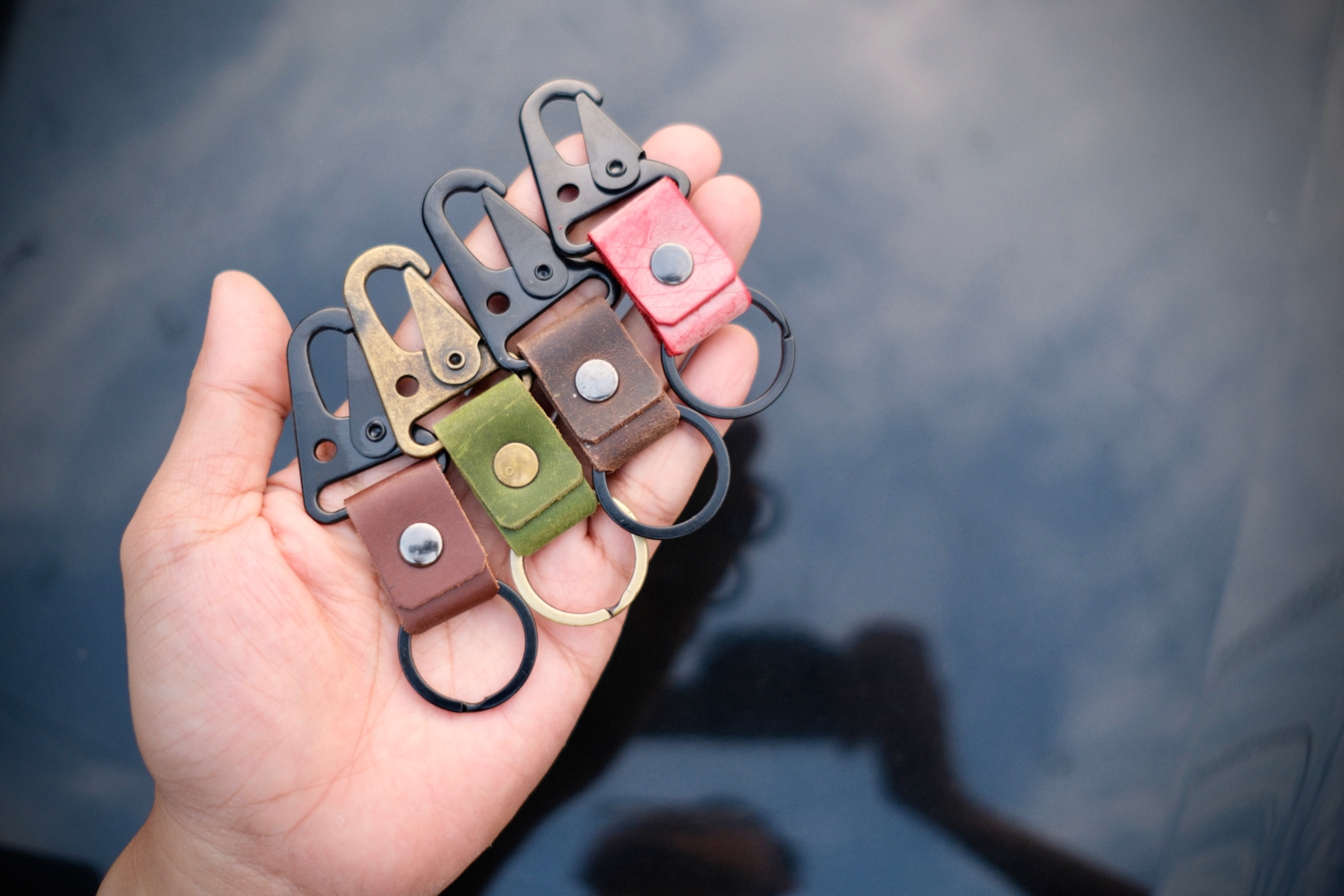 Leather mini keyhook / mini keychain