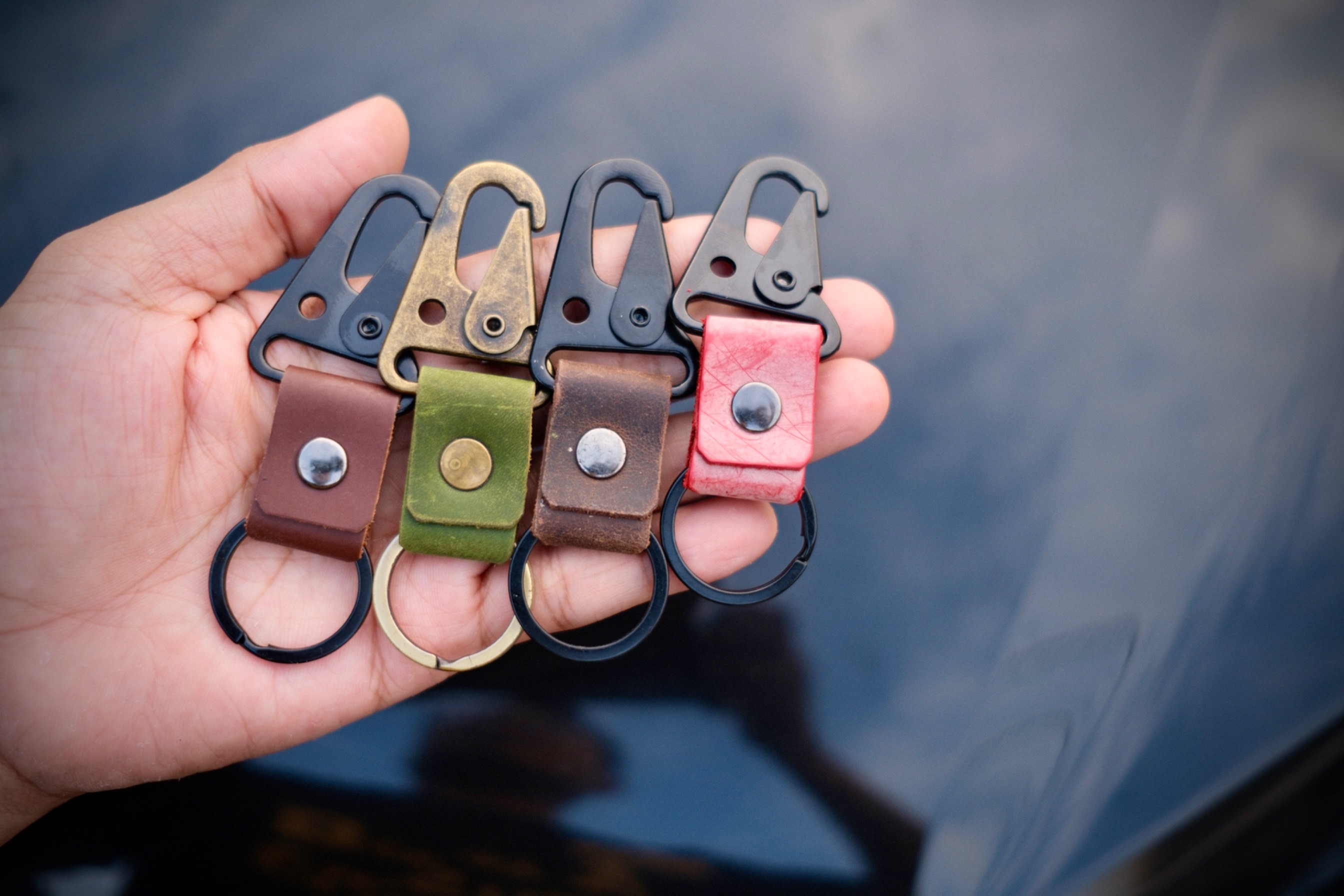 Leather mini keyhook / mini keychain