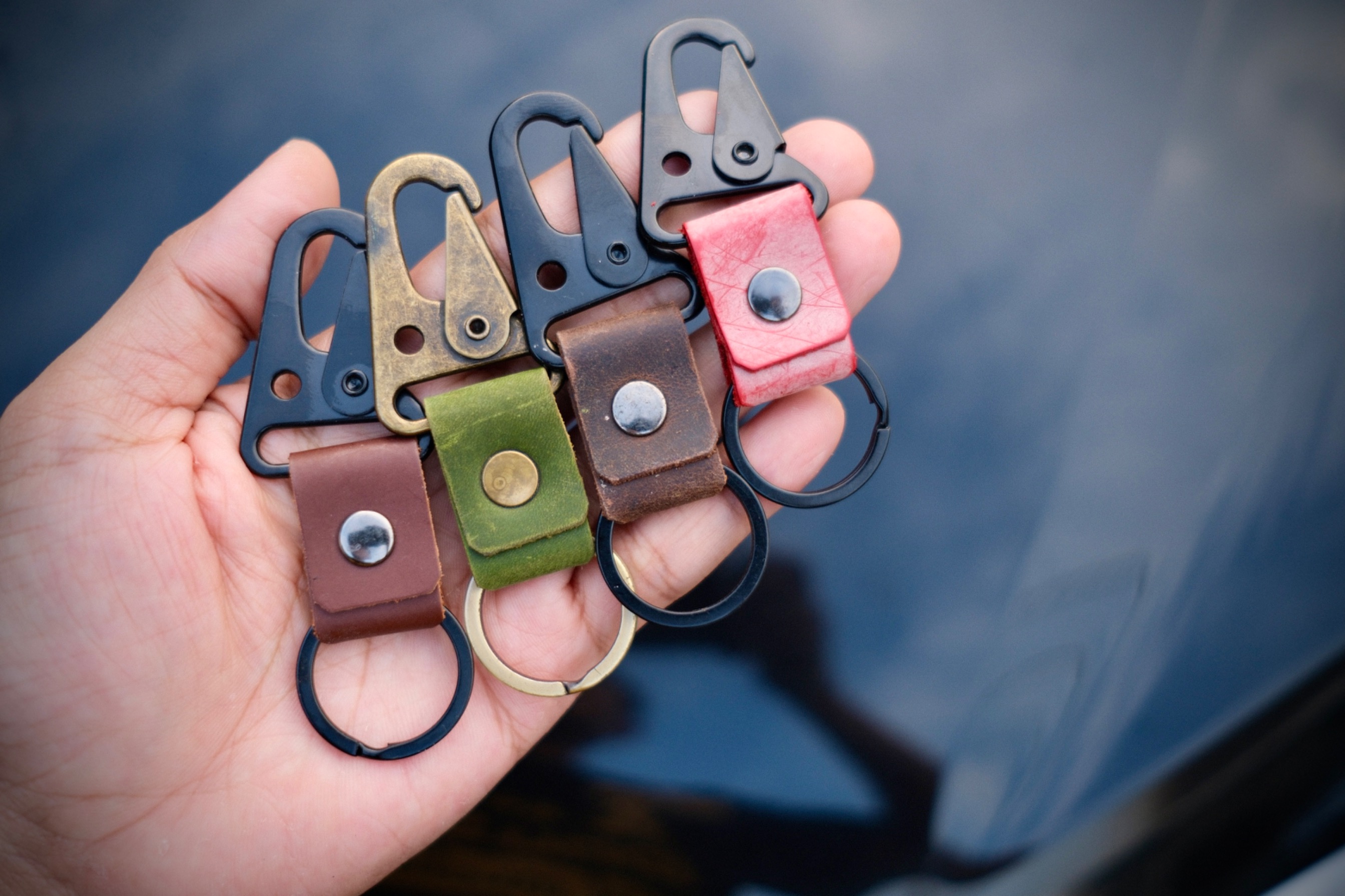 Leather mini keyhook / mini keychain