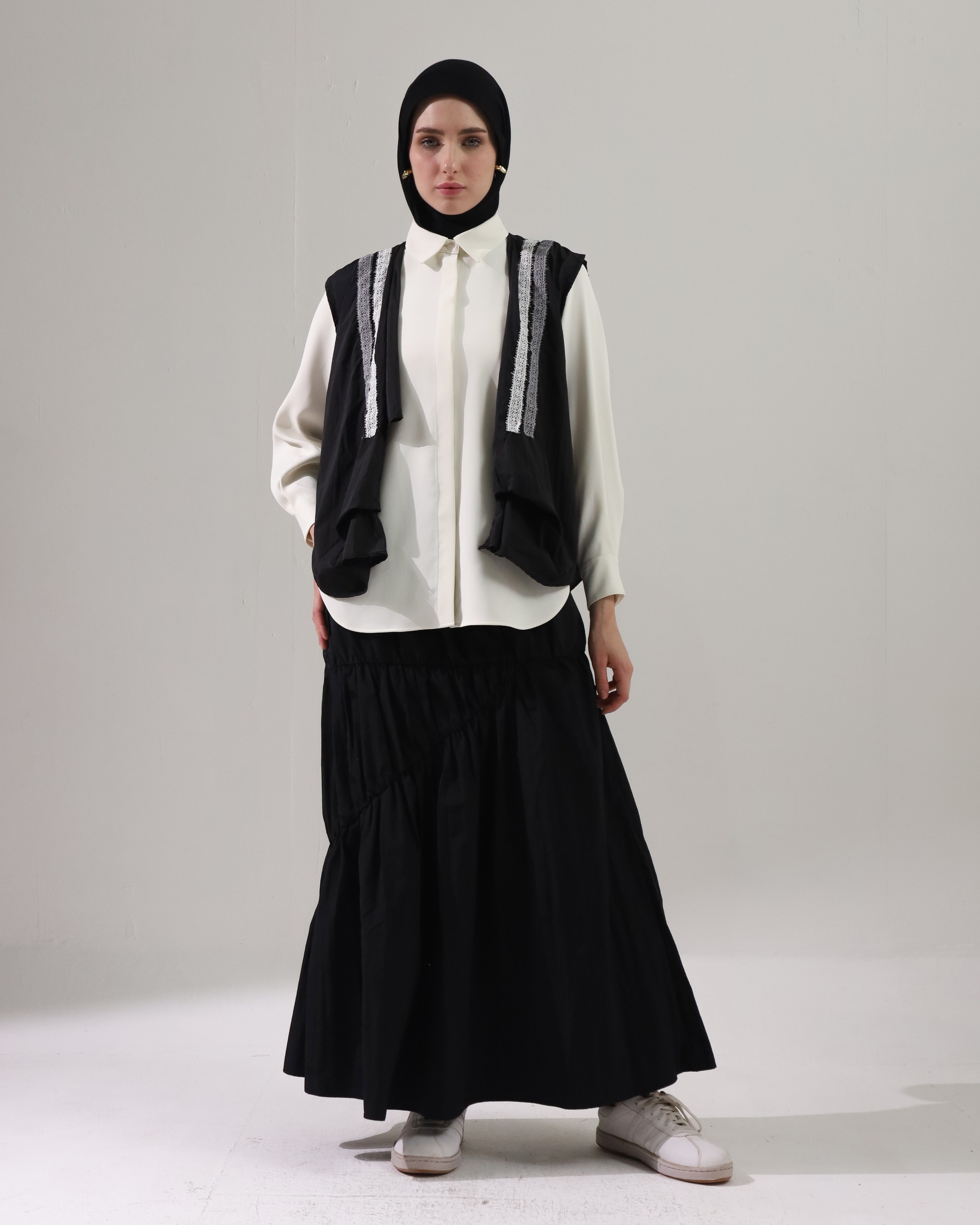 BELYANZA - Elara Outer Vest Black Renda
