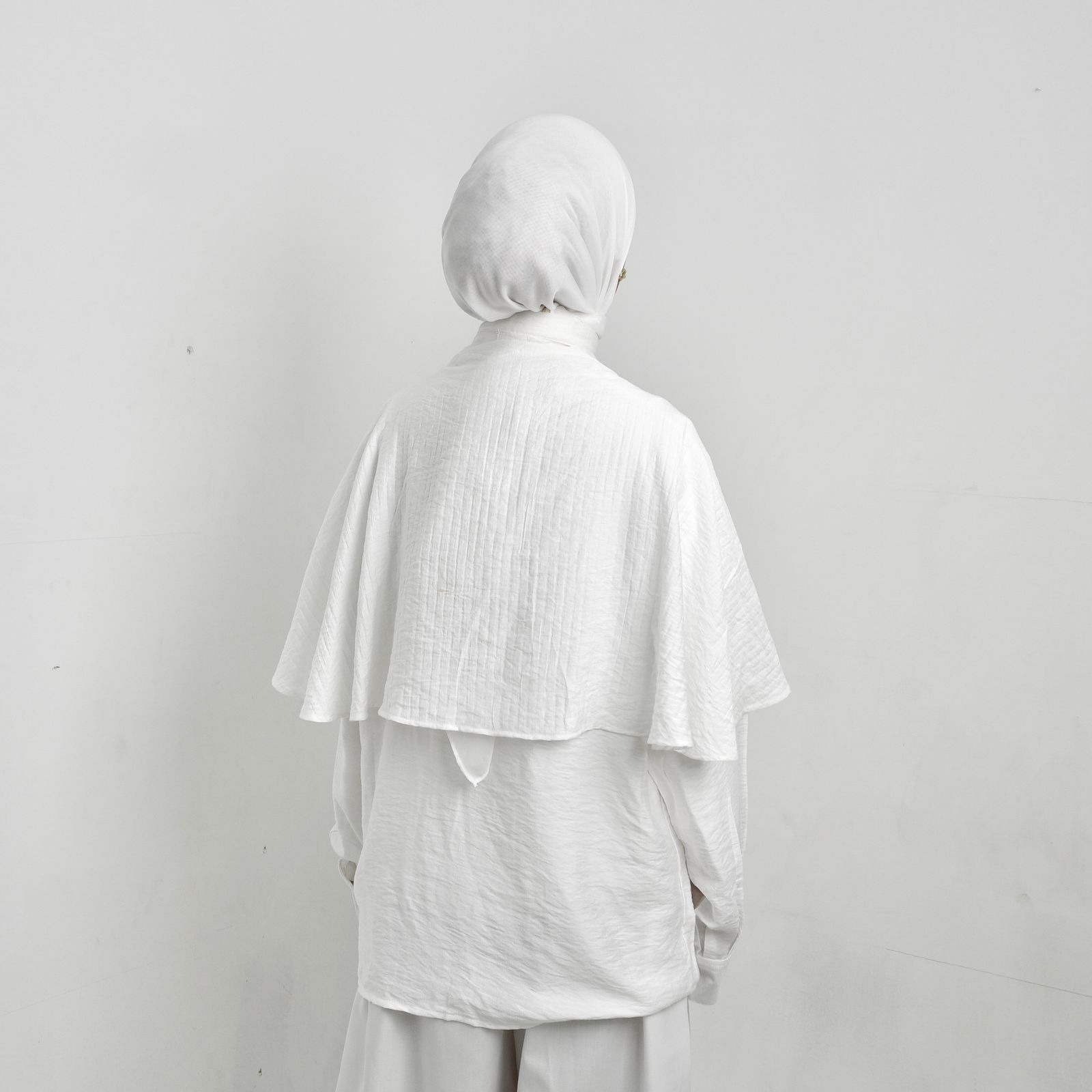 BELYANZA - Foila Cape Outer Basic White