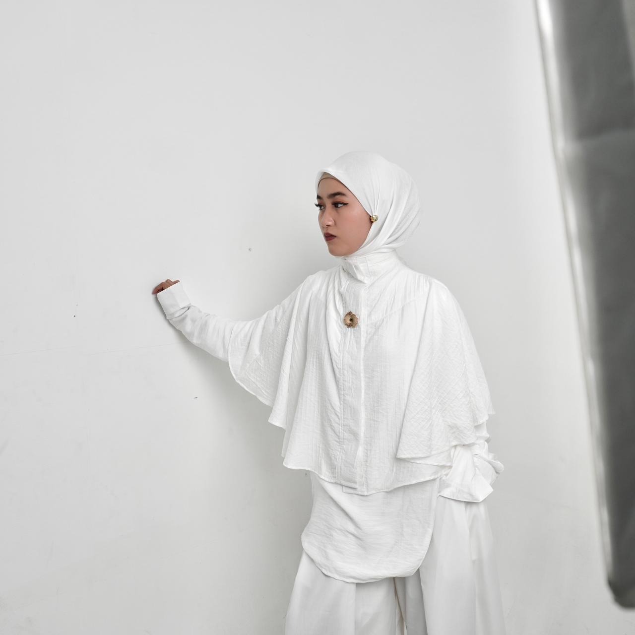 BELYANZA - Foila Cape Outer Basic White