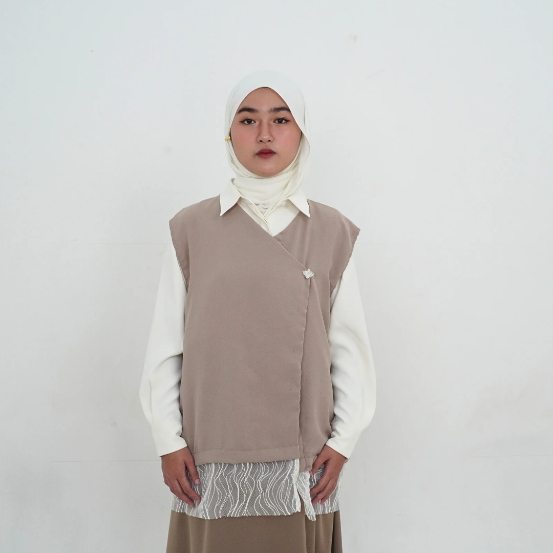 BELYANZA - Wacky Outer Vest Cream Mahogany