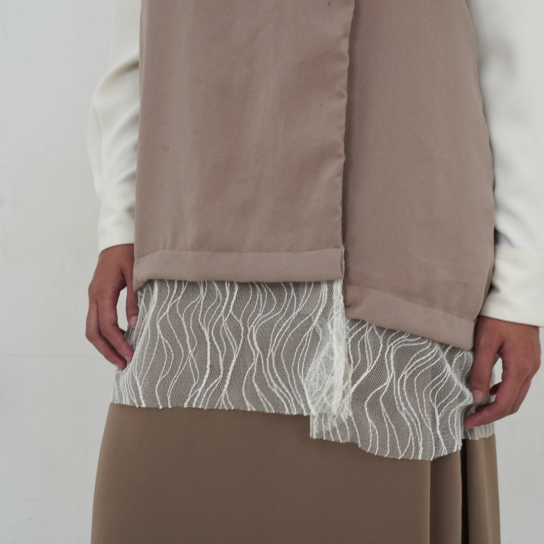 BELYANZA - Wacky Outer Vest Cream Mahogany