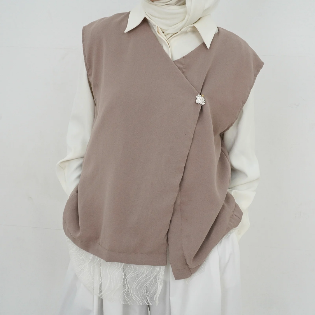 BELYANZA - Wacky Outer Vest Cream Mahogany