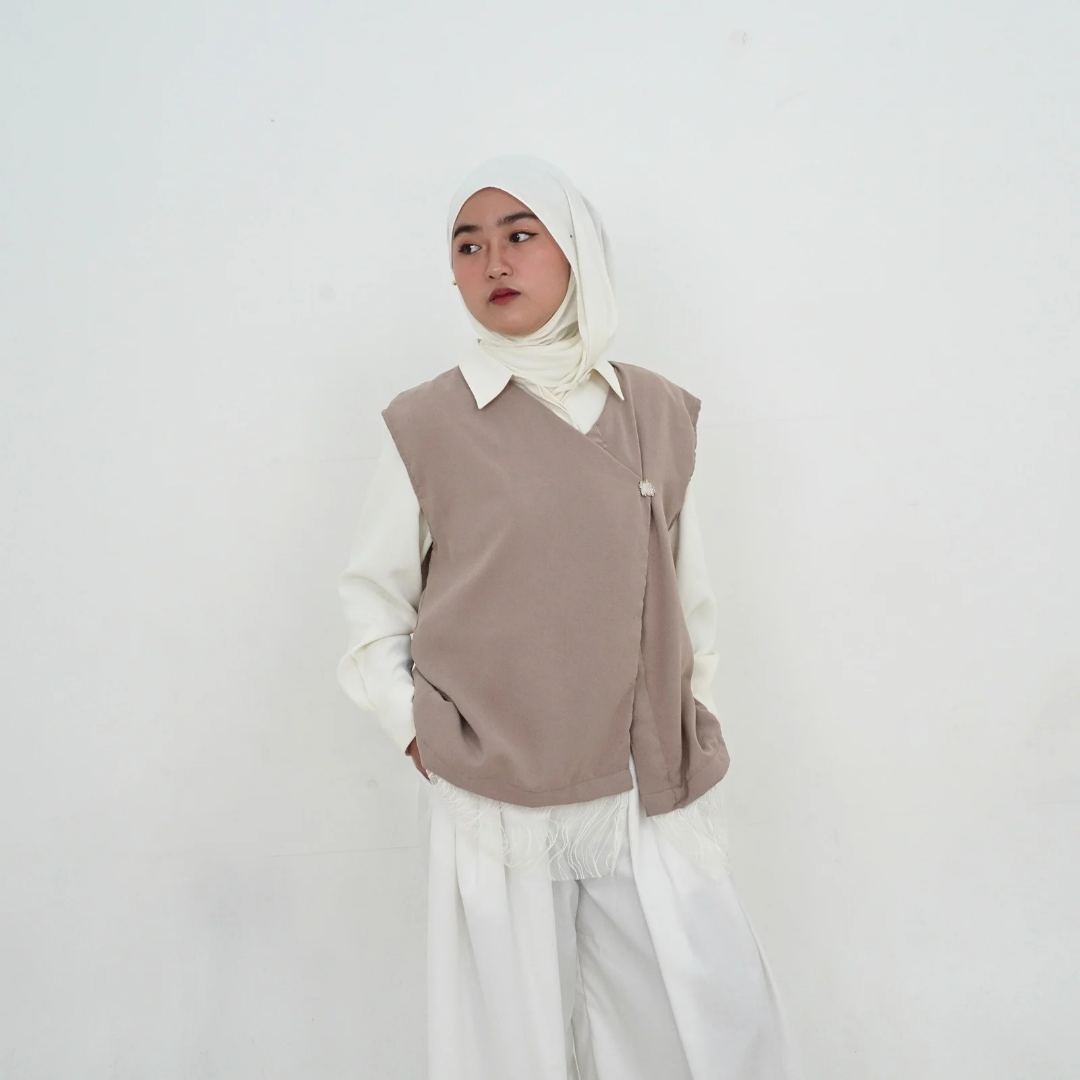 BELYANZA - Wacky Outer Vest Cream Mahogany