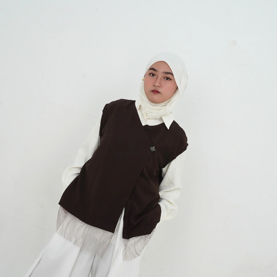 BELYANZA - Wacky Outer Vest Cream Mahogany
