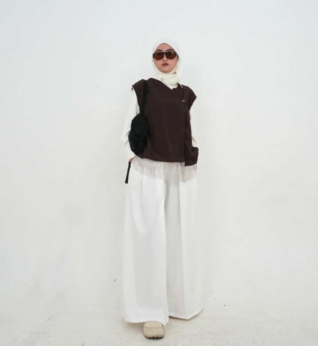 BELYANZA - Wacky Outer Vest Cream Mahogany