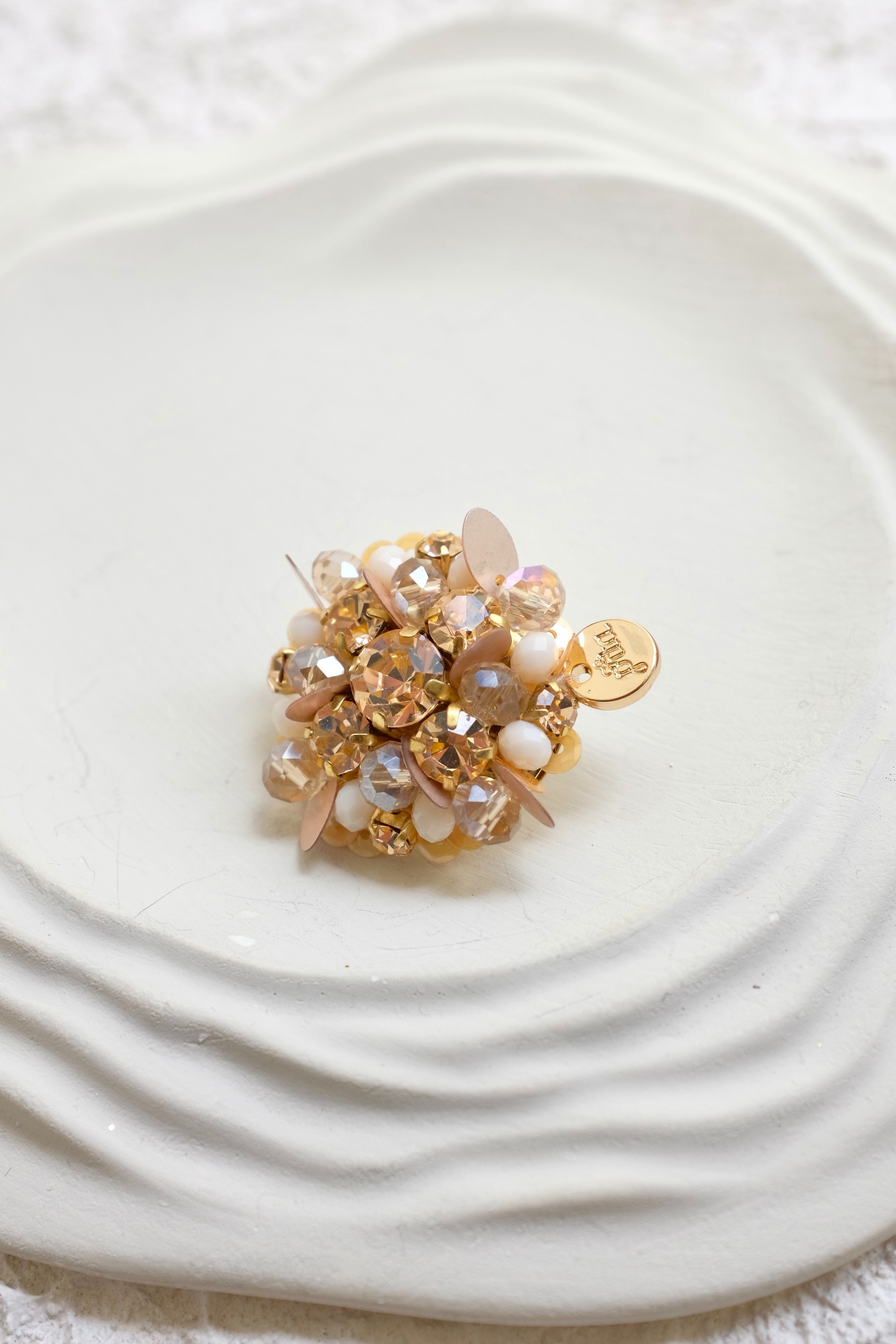 YURA (BROOCH)