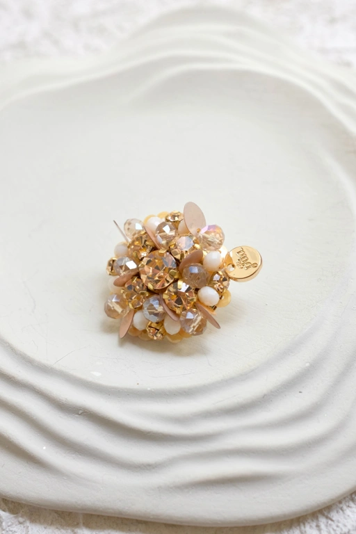 Image of YURA (BROOCH)