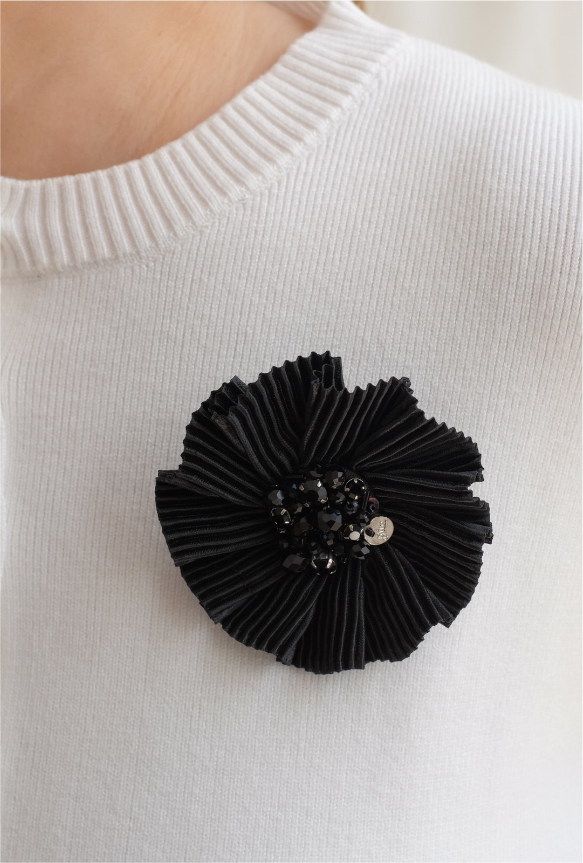 KEEPSAKE (BROOCH)