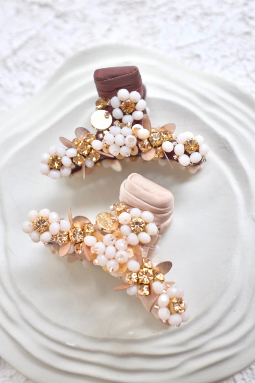 Image of YURA (CLAW CLIP)