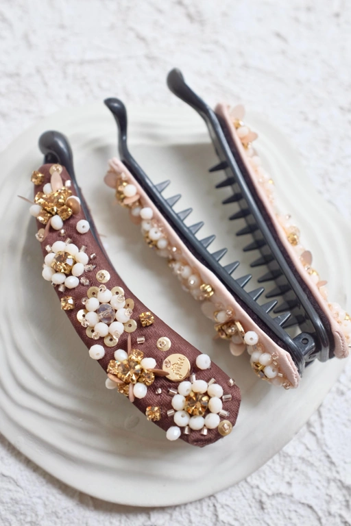 Image of YURA (BANANA CLIP)