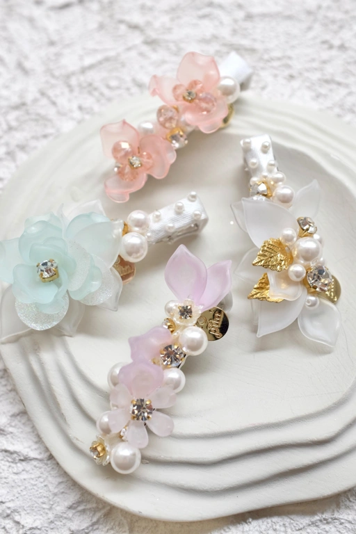 Image of HANEUL (ALIGATOR CLIP)